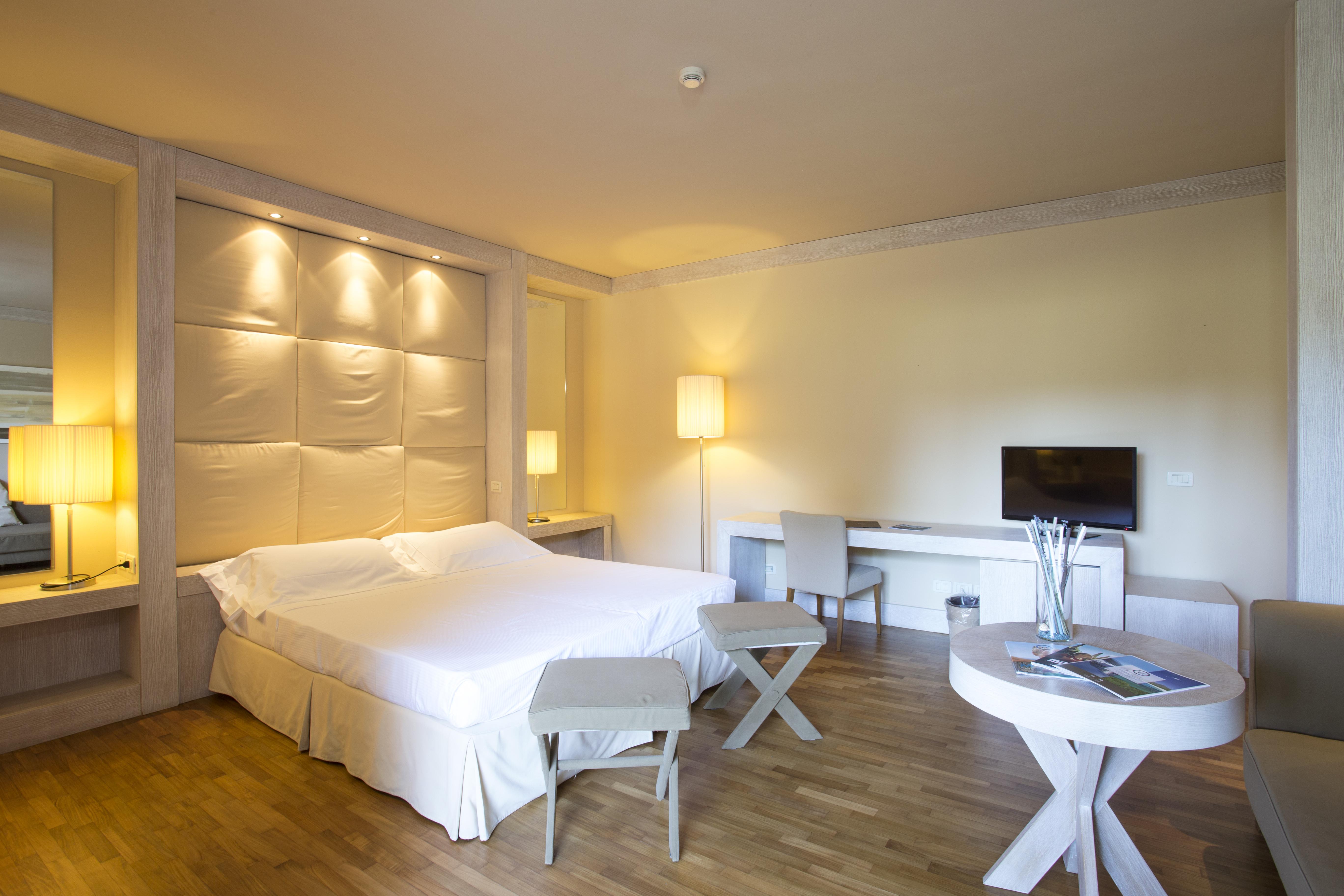 Th Tirrenia - Green Park Resort Bagian luar foto