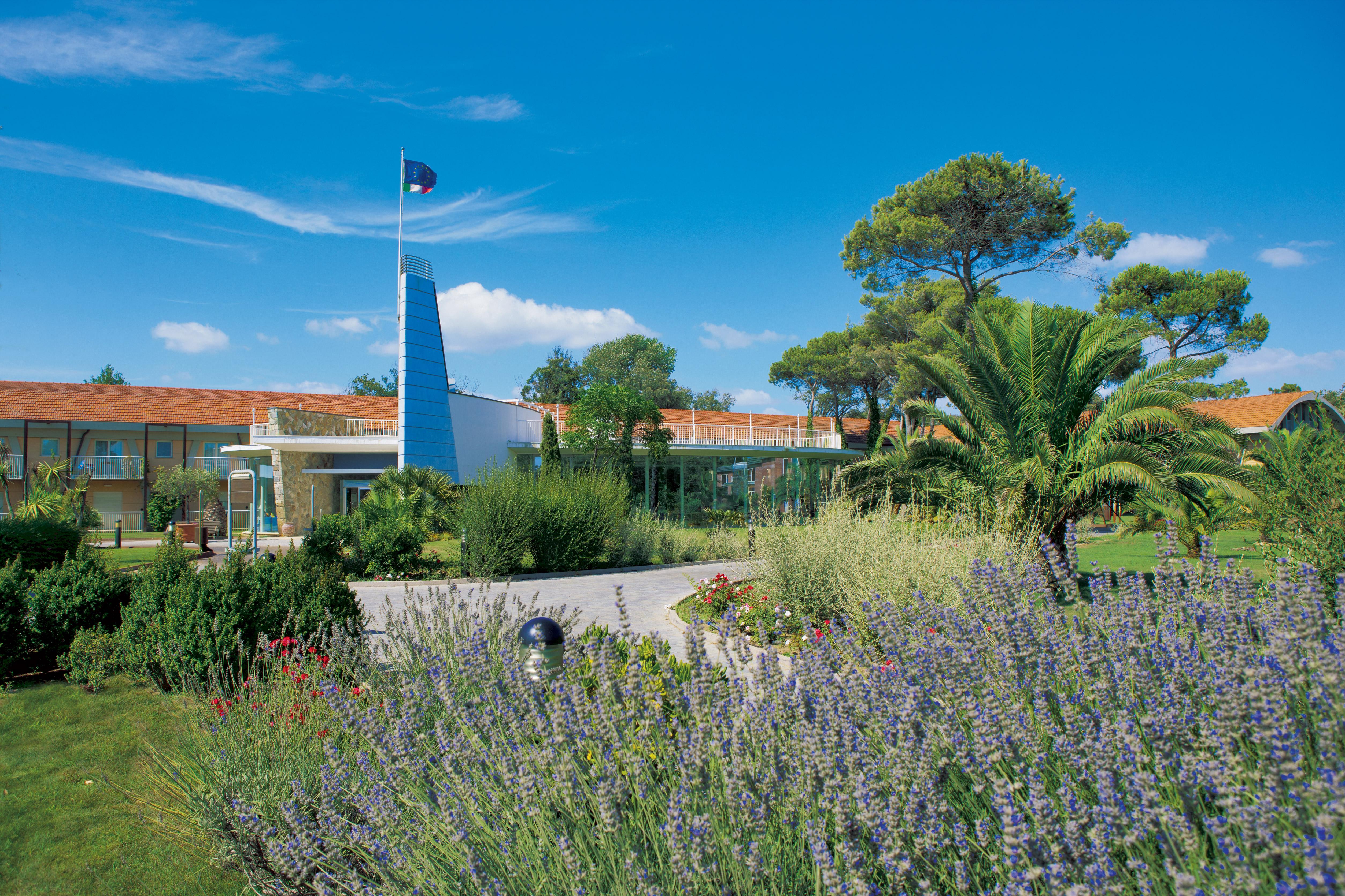 Th Tirrenia - Green Park Resort Bagian luar foto
